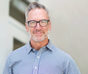 Red Flags When Dating an Older Man by Daisy Mae